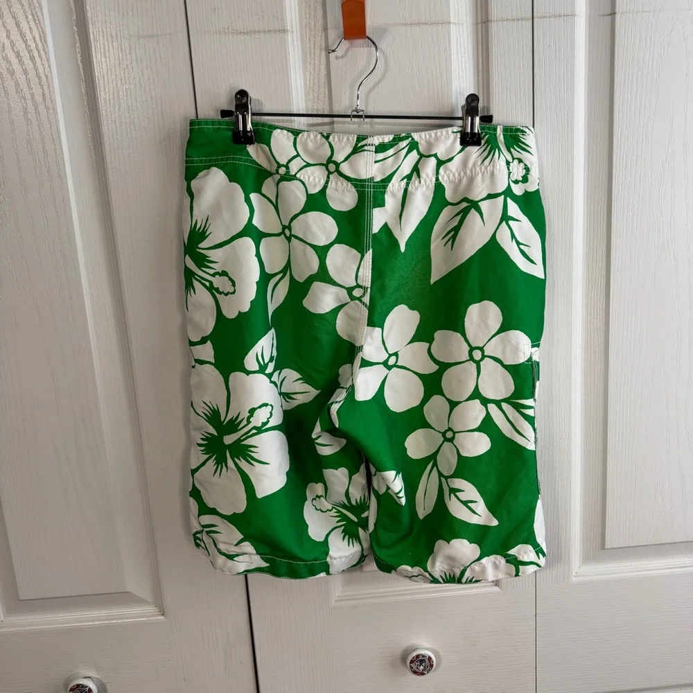 Old Navy green white‎ floral cargo trunks size small